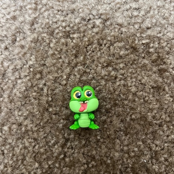 Disney Doorables Series 6 Jeweled Princess Figurine – Peter Pan – Tick Tock Croc - Picture 2 of 4